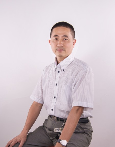 提升水性塗料性能,吳鑫取樂在其中。(新玉實業提供)